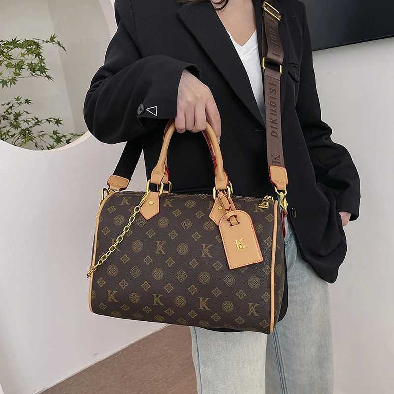 Elegant Crossbody Bag For Women Made Of Leather Luxury Brand Handbag By Famous Designer Classic Popular SpaciousW251107