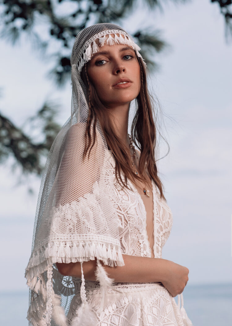Bohemian Wedding Dresses Spaghetti Straps Lace Appliques Bridal Gowns Customized Backless Sweep Train A Line Boho Robe De