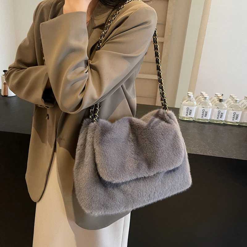LEFTSIDE Faux Fur Women Shoulder Bags 2025 Luxury Brand Designer Plush Handbags and Purses Soft Warm Winter Chain Crossbody Bag L251106