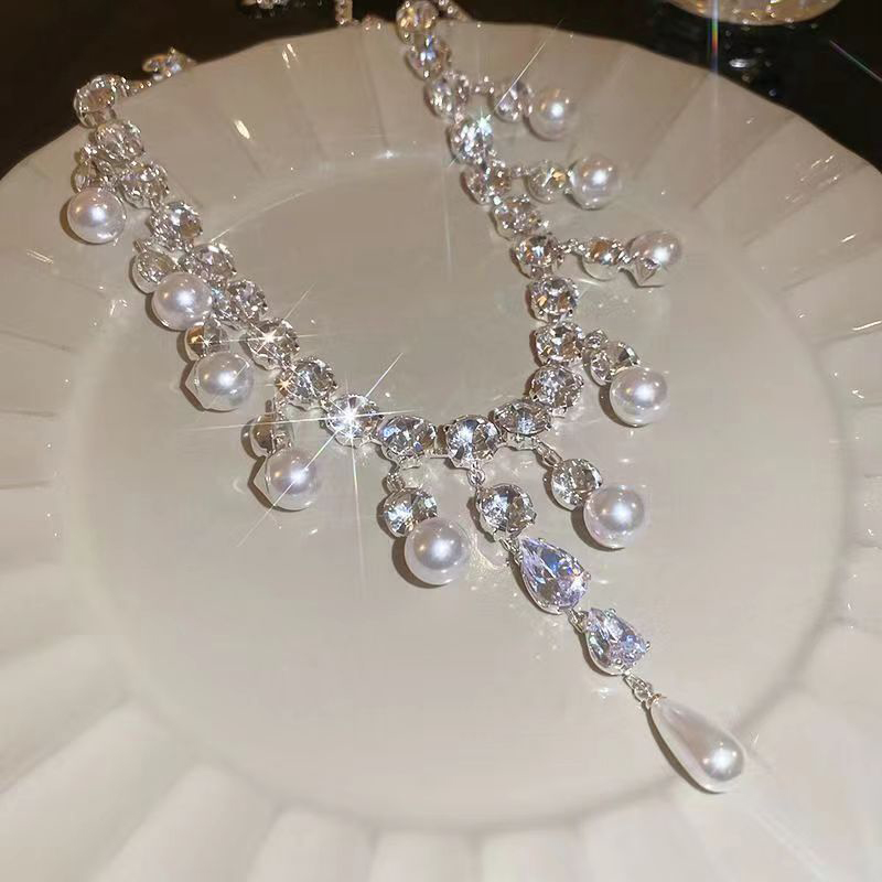 Fashionable Female Simulated Pearl Chain with Dazzling Drop Charms Suitable for Any Event