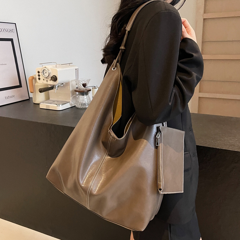 2025S Designer Women S Bag New Lazy Tote For Women With Relaxation Large Capacity Leather Soft Girl Single Shoulder Underarm Bag