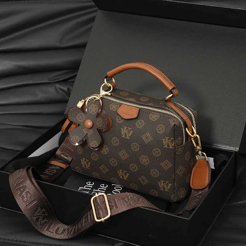 Famous Designer Shoulder Bag Leather Craft Handbags And Tote Bags For Chic Ladies By Luxury Brand Messenger StyleW251106