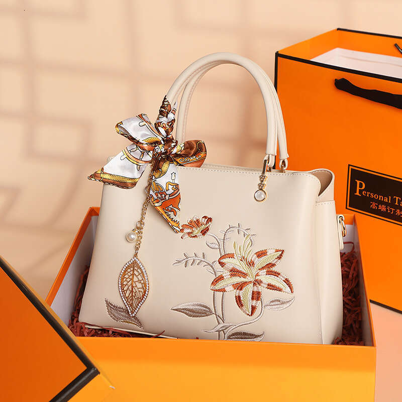 Designer Bag Hot Sale Embroidered New Mom Red Wedding Gift For Elderly Mother In Law Handbag Crossbody Women S