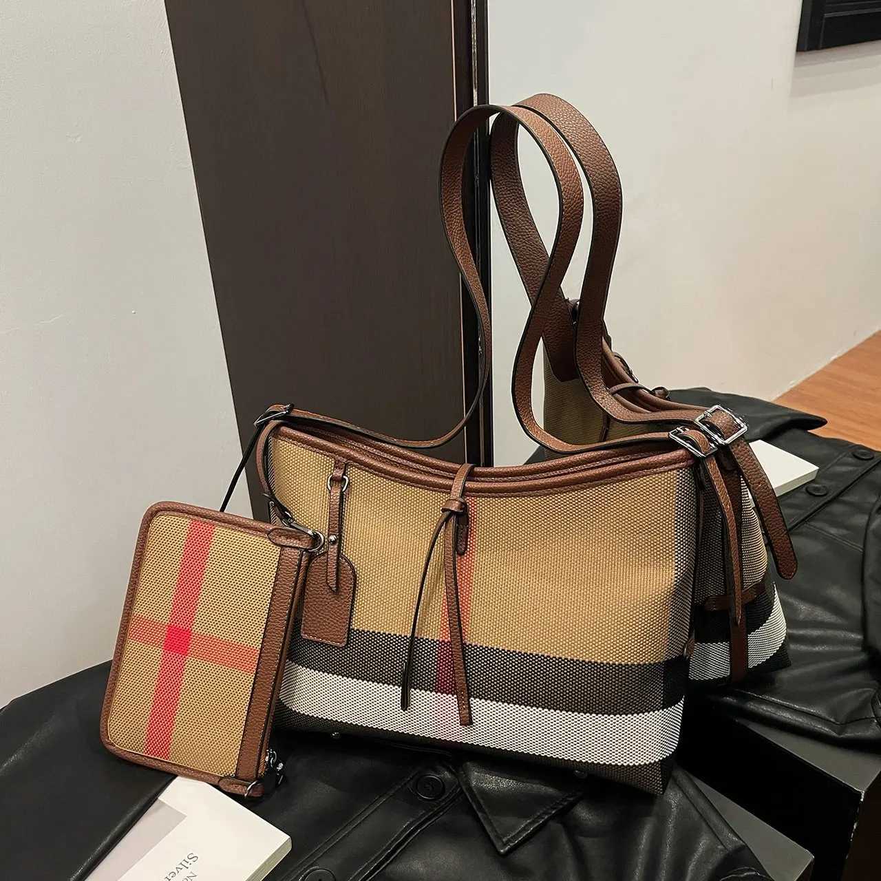 Elegant Crossbody Messenger Bag For Women Leather Handbags Tote Shoulder Bag By Famous Brand Classic And ChicW251107