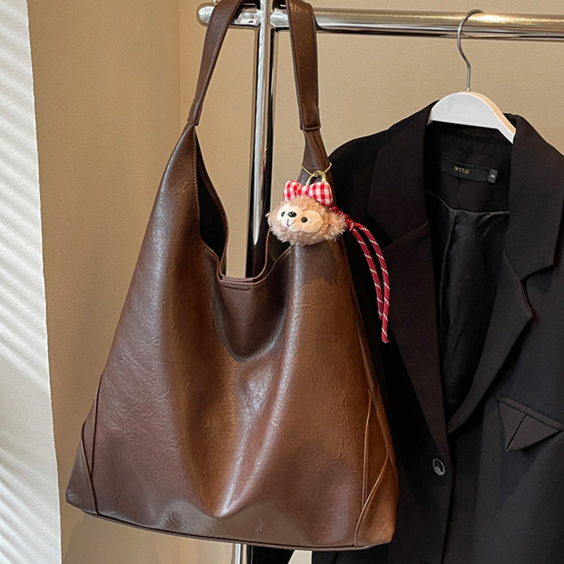 2025S Designer Women S Bag Niche Texture Underarm For Women New Simple Tote Casual Large Capacity Shoulder Bag