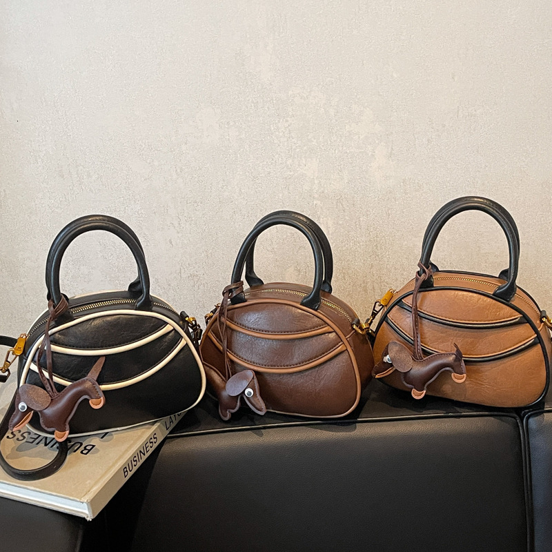 2025S Designer Women S Bag Single Shoulder Crossbody New Fashionable Armpit Versatile Simple Bowling Hand Held Women S Bag