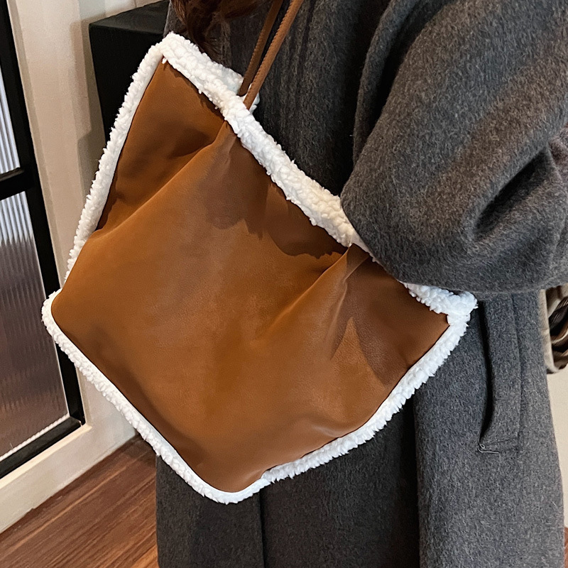 Designer Women S Bag Niche Commuter Crossbody Fashion Autumn Winter New Collection Splicing Lamb Wool Single Shoulder Armband Handheld Vegetable Baske