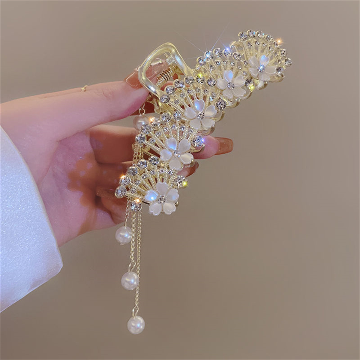 Elegant Layered Floral Clip with Sparkling Rhinestones for Wedding Day Decoration and Daily Use