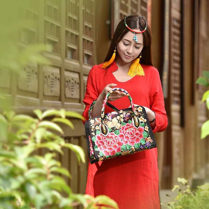 Women Retro Handbag Hand Embroidery Chinese Ethnic Style Quality Exquisite Messenger Bag High Capacity Casual Shopping Tote