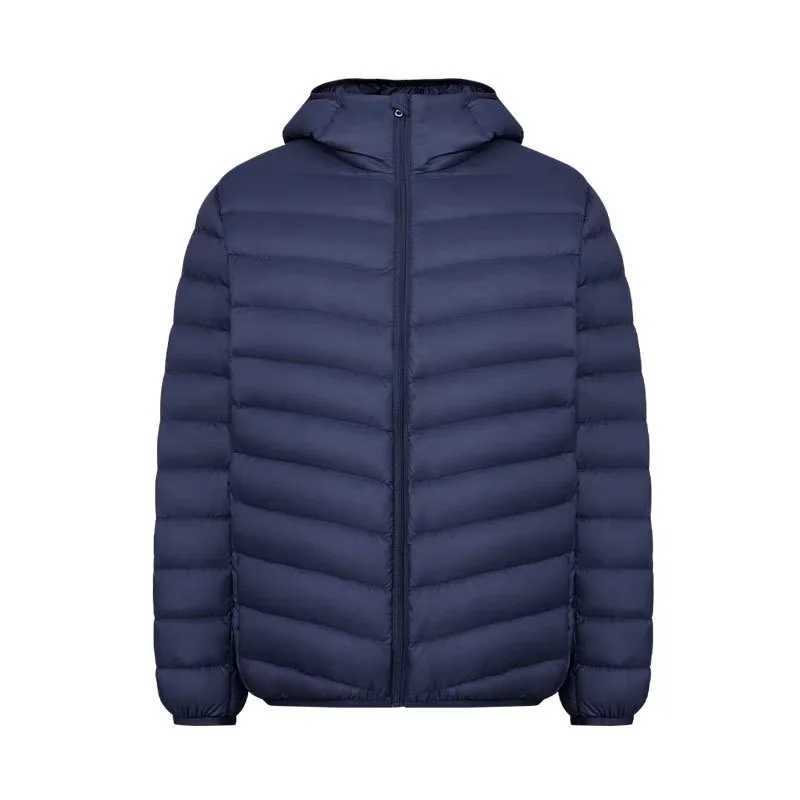 The inner lining of this lightweight and short mens hooded down jacket for autumn and winter is 90 downT251107