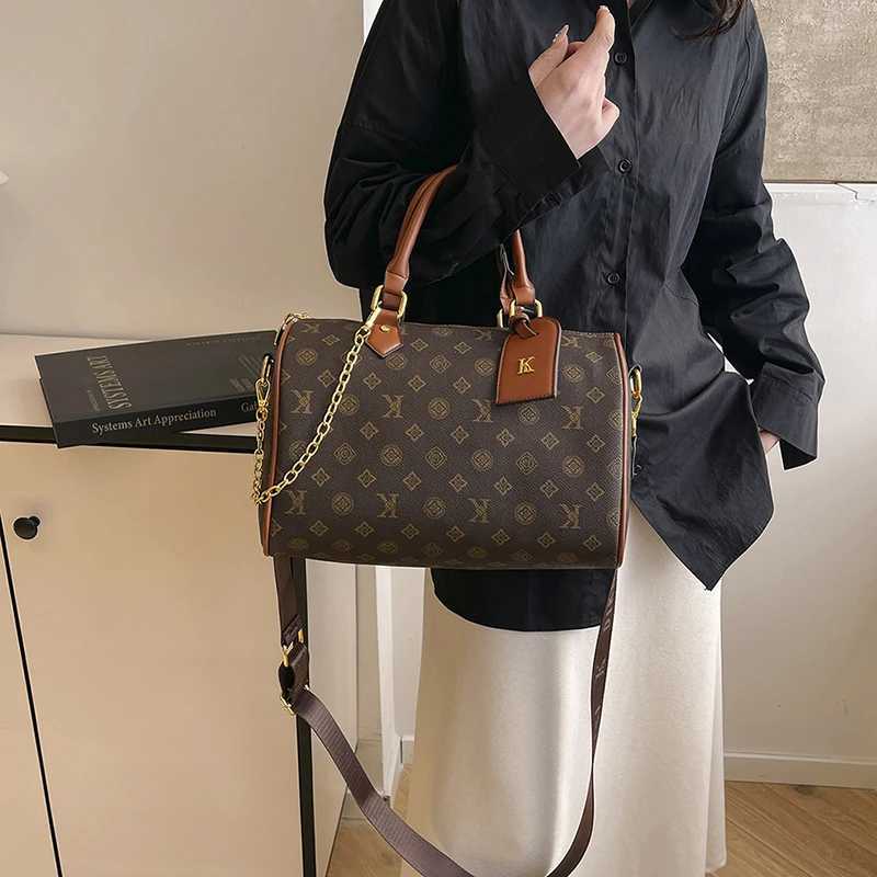 Elegant Crossbody Bag For Women Made Of Leather Luxury Brand Handbag By Famous Designer Classic Popular SpaciousW251107