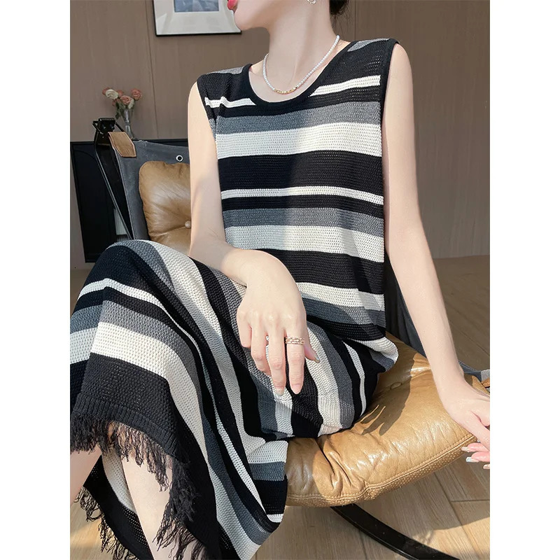 Spring retro contrasting striped sleeveless vest knitted dress with tassel hem and loose long skirt 250402
