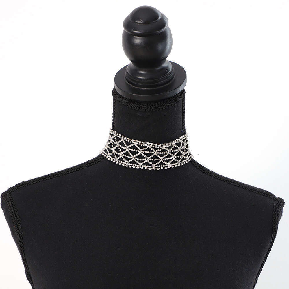 Hot selg fashion necklace with exaggerated personality, dia studded necklace, hollowed out pattern, women's collarbone chain