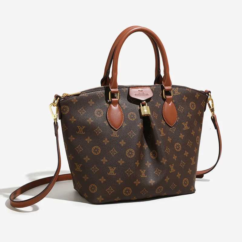 Premium Texture Tote Bag 2025 New Old Flower Portable Lock Bag Casual Versatile Shoulder BagW251106