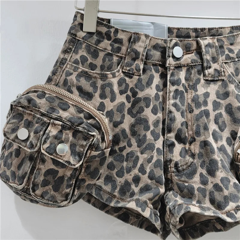 DEAT Womens Denim Shorts Leopard Printed Brown 3d Pockets Low Waist Super Short Denim Pants Summer 2025 Fashion 29A928 250407