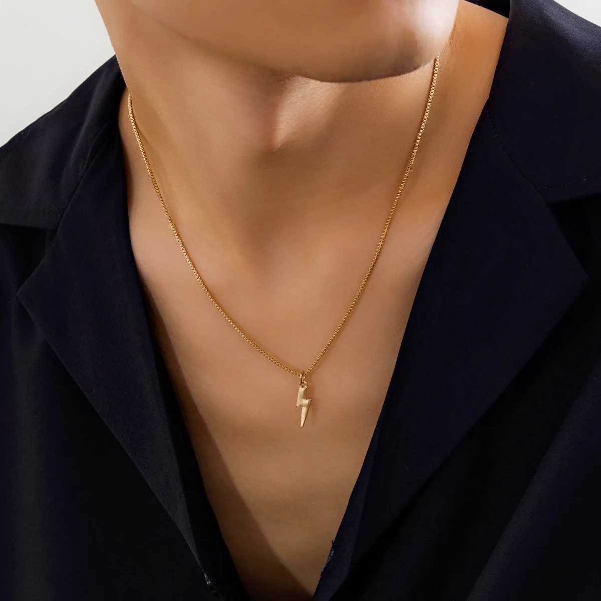 Srcon Punk Simple Box Chain Short Necklace Fashion Aesthetics Metal Lightning Pendant Necklace Mens Statement Jewelry GiftC250407