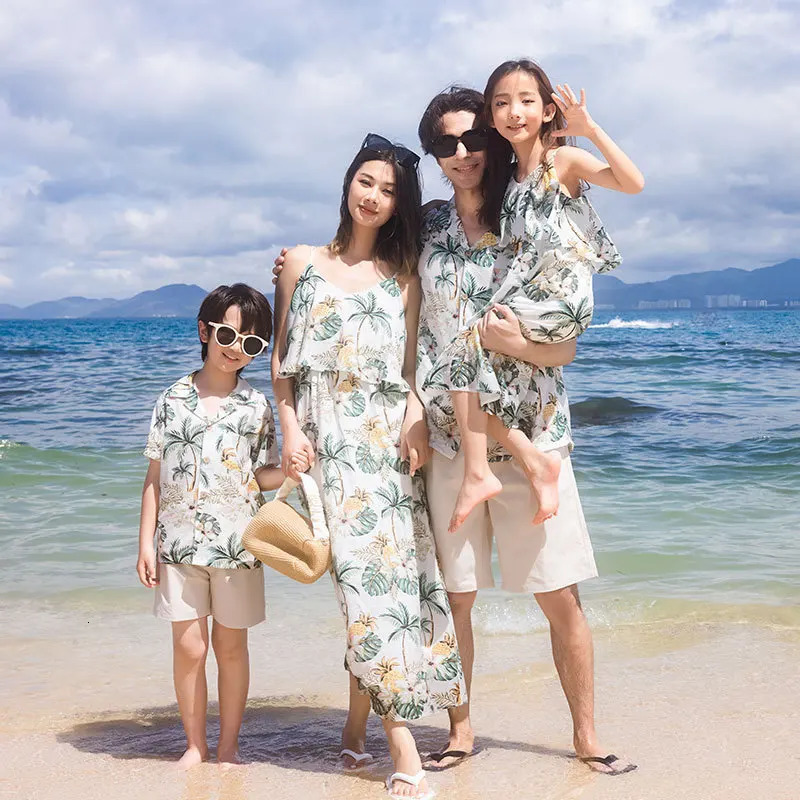 Beach Family Matching Outfits Vacation Mom and Daughter Summer Dress Resort Couple Look Dad and Son Sea Holiday Clothes Set 250407
