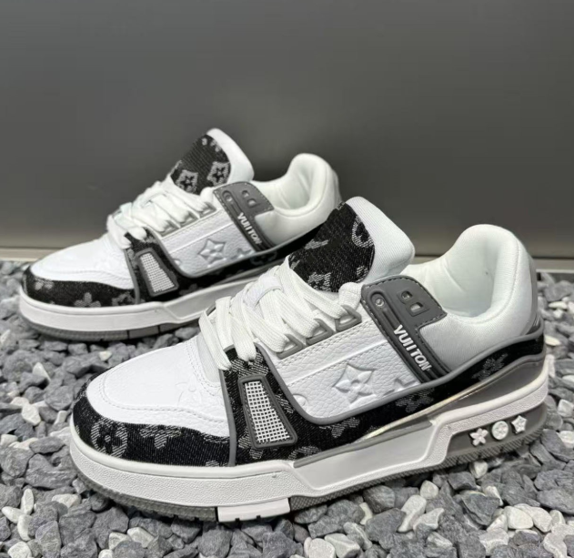 Free shipping Designer shoes Gray-White Classic Shoes Retro Style Low-Top Lace-Up Casual Shoes Daily Commute Versatile Sneakers for man