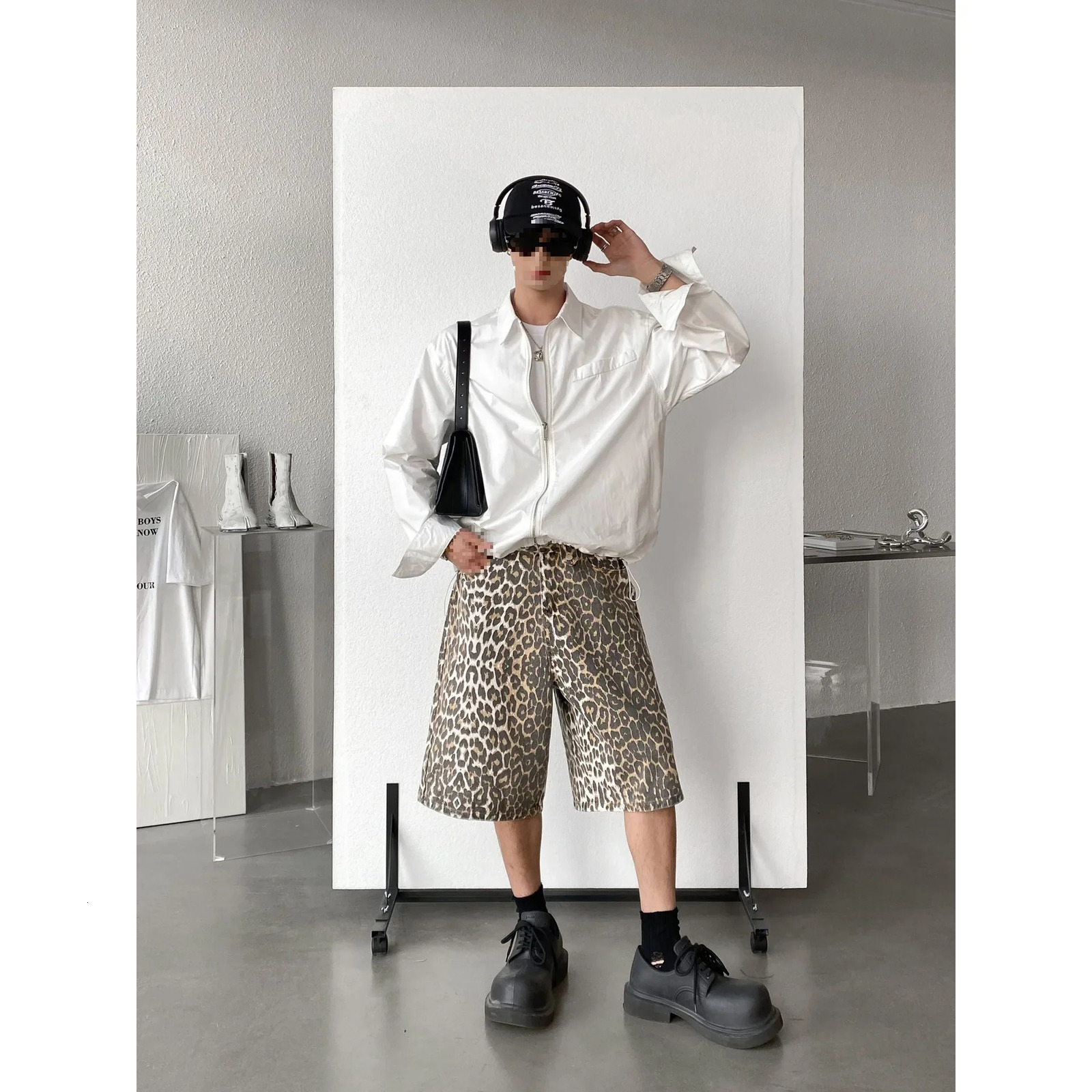 Retro straight leg wide leg denim shorts suitable for mens casual and loose fit American leopard print retro spring 250402