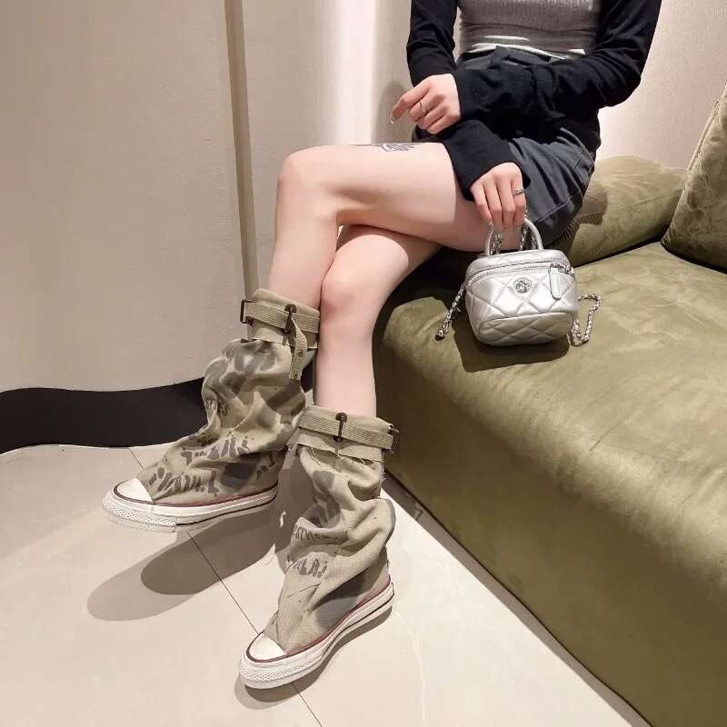 2025 New Women's High Top Canvas Fashion Boots Graffiti Flat Shoes Casual Vulcanized Shoes Designer Trendy Pants Stacked Boots1
