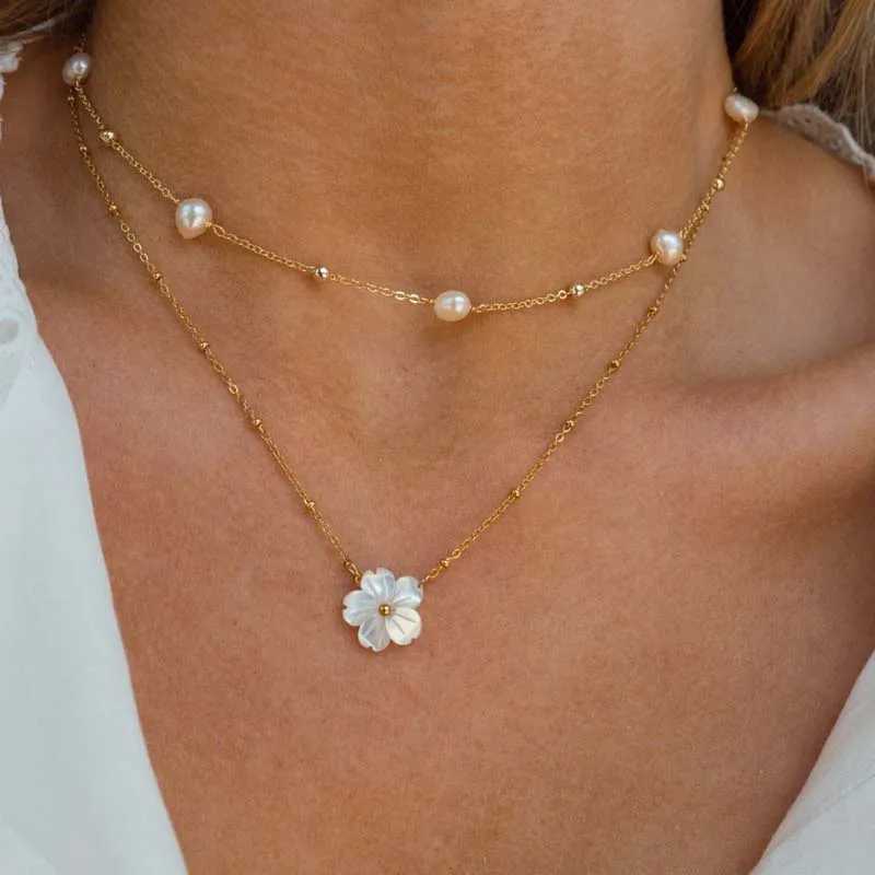 Stainless steel shell flower pendant necklace womens retro gold heart-shaped necklace romantic necklace jewelry gift Y250408