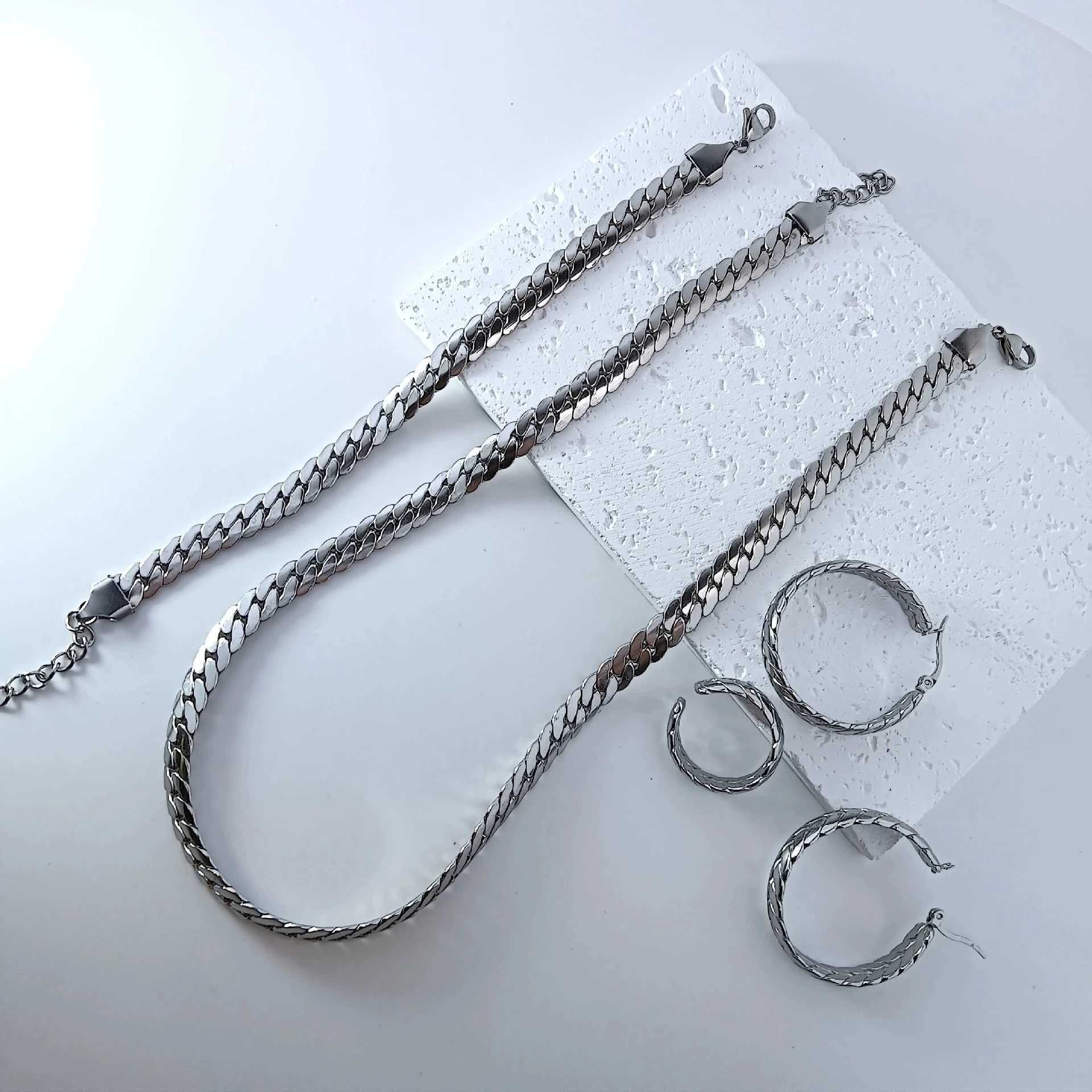 Fashion Trend 5-piece Set Stainless Steel Blade Chain 18K Gold Vacuum Plated Necklace Bracelet Ring Set Womens Kravik Chain Jewelry Y250408