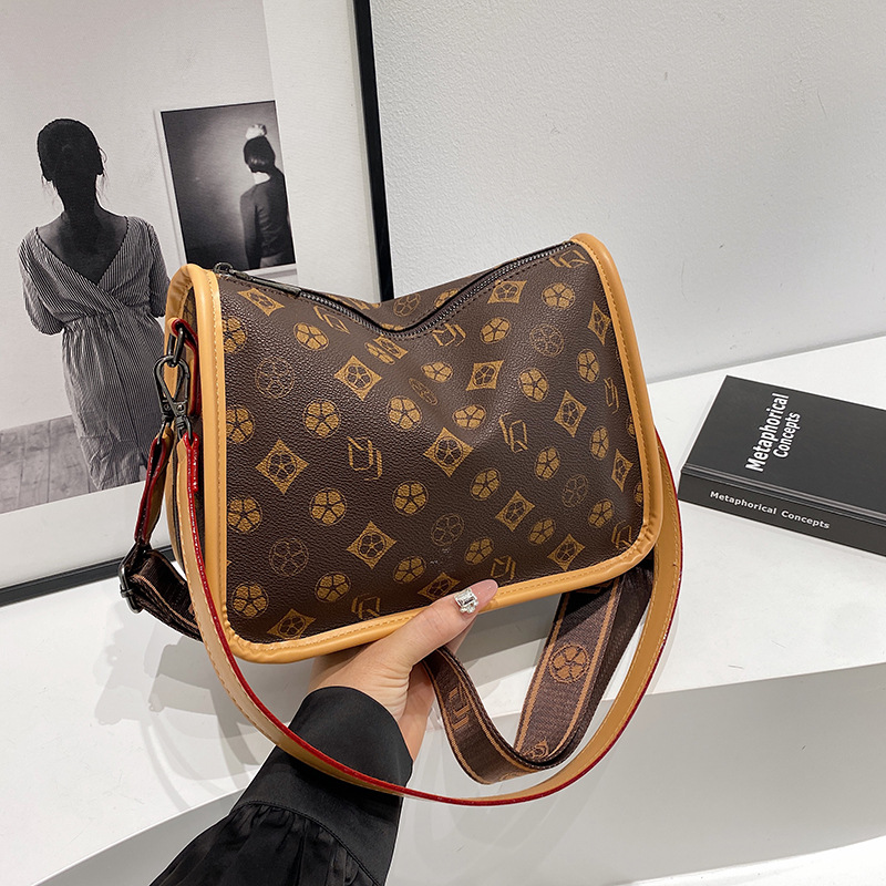 This year's popular bags New crossbody bag feminine all-in-one shoulder bag Boston bag Fashion commuter bag 2025