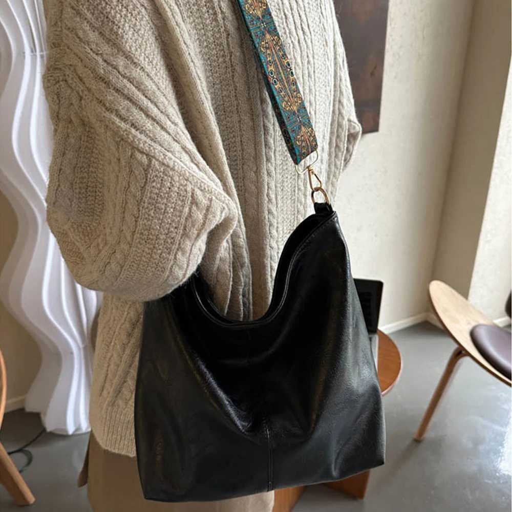 New Arrival Womens retro solid color PU large capacity shoulder bag fashionable cross body bag suitable for girls daily travel - zmt T250407