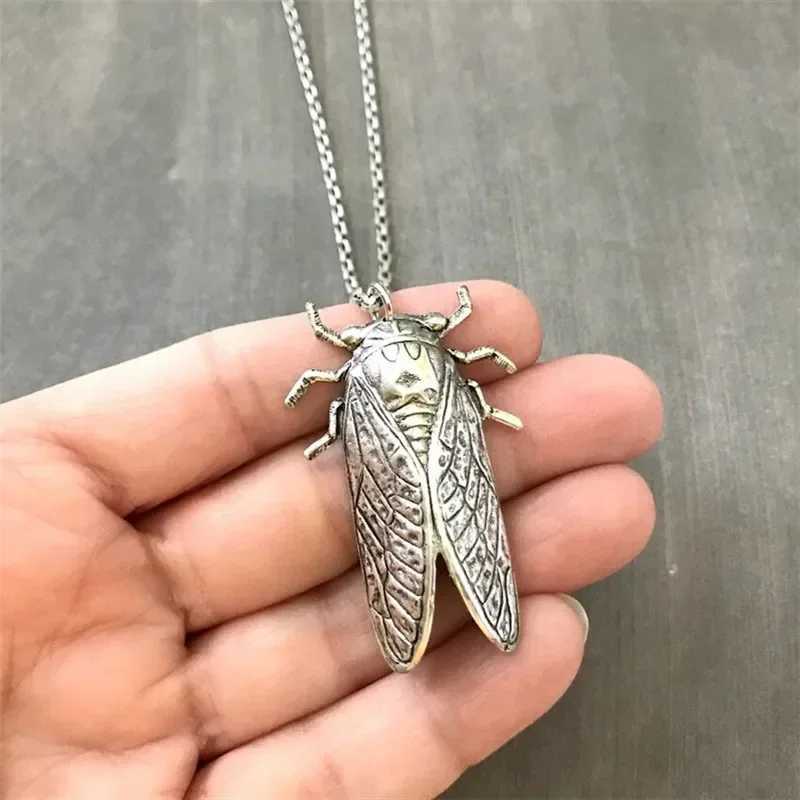 Fashion Retro Insect Cicada Pendant Necklace Metal Unisex Mens Halloween Party Jewelry Gift AccessoriesC250407