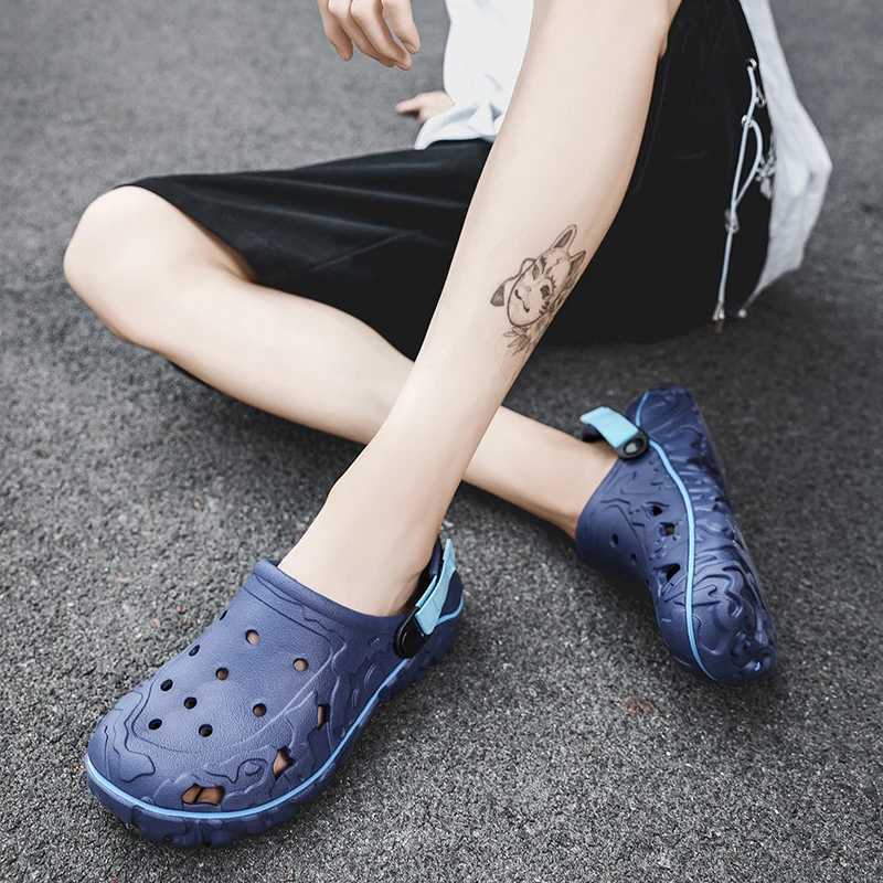 New Arrival Mens summer shoes mens perforated sandals hollow breathable flip sandals fashionable beach slippers large-sized 47 T250407