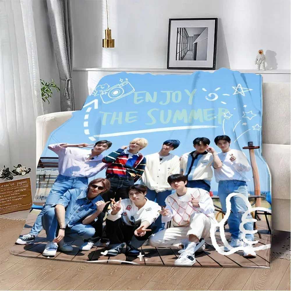 New KPOP Boys Stray Kids Printed Blanket Picnic Blankets Warm Blanket Soft and Comfortable Blanket Home Travel Birthday Gift L251108