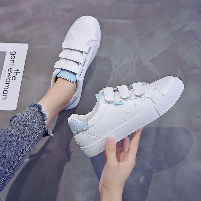 2025 New Spring and Autumn White Designer Women's Shoes Korean Soft soled Thick soled Lightweight Anti slip Flat Shoes Trendy Casual Shoes1