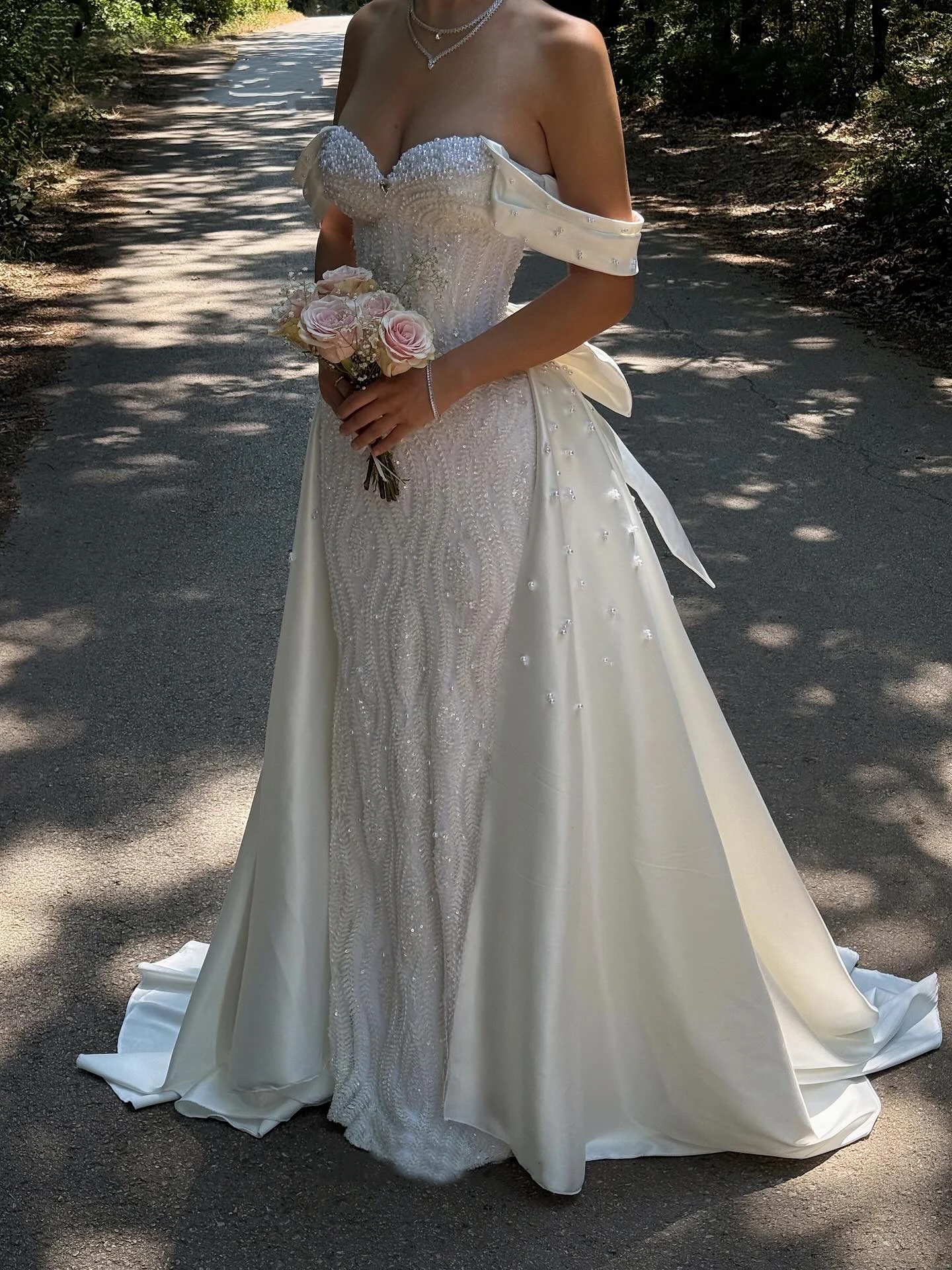 Fashion Pearls Sequins Wedding Dresses Off Shoulder Meramid Bridal Gowns with Overskirts Bow Princess Customized Vestidos De Novia Plus Size