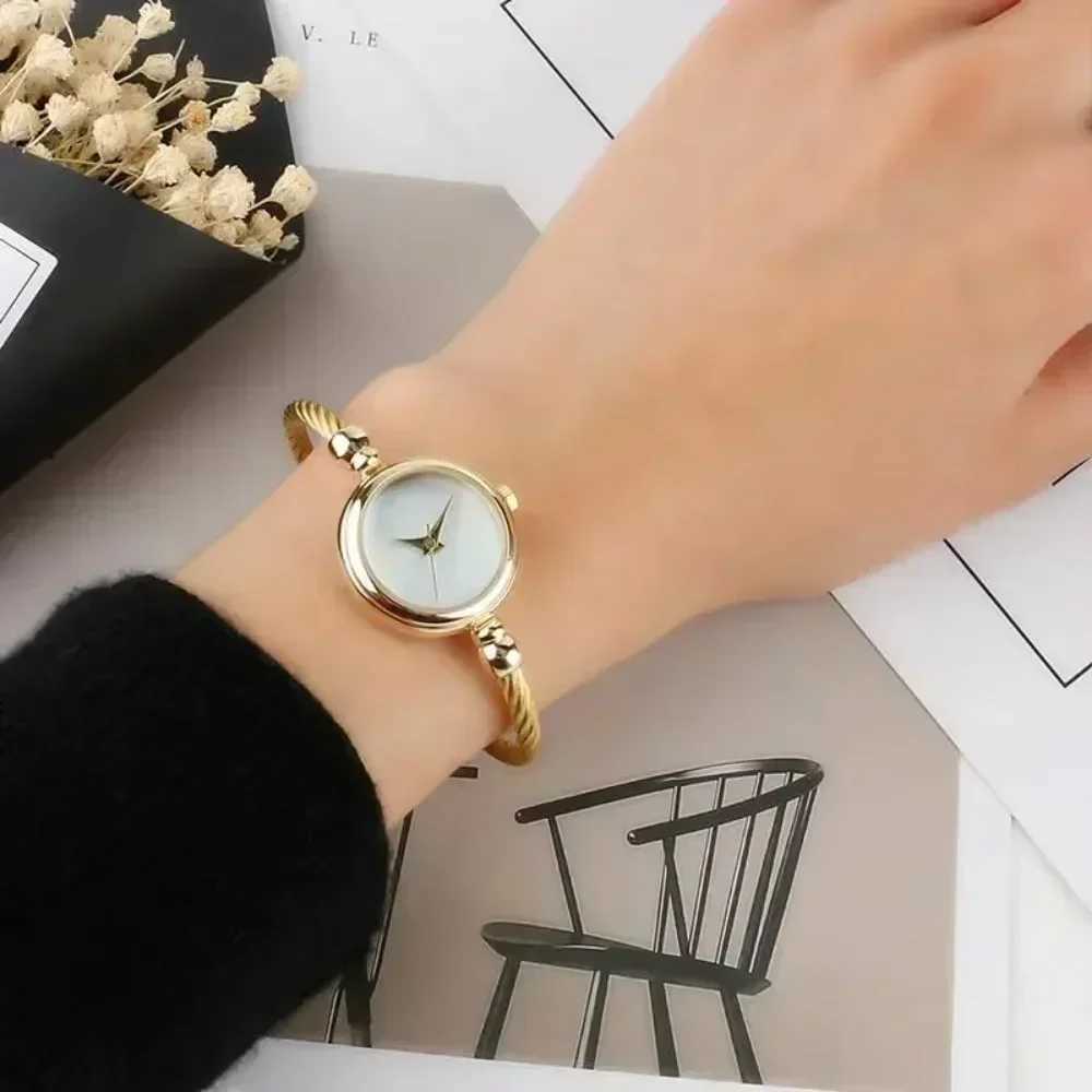 Womens small gold bracelet luxury watch stainless steel womens quartz watch brand casual womens RelojT250408