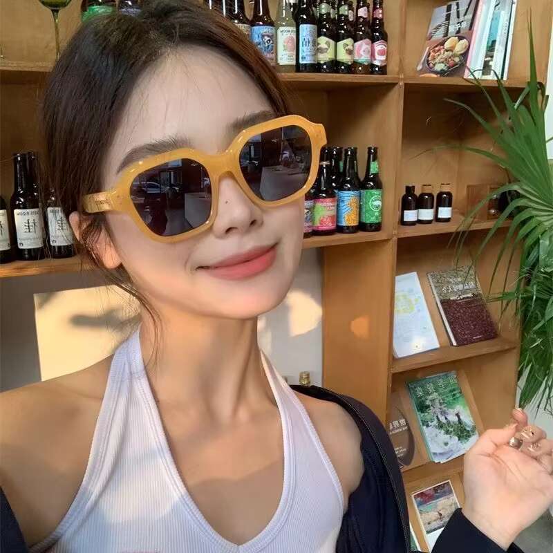 Factory Direct Sales High Quality Trendy Unisex Summer Uv400 Plastic Shades Travel Sunglasses