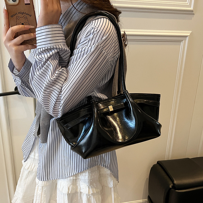 2025S New Model Designer Large Capacity For Women S Spring And Summer Versatile New Casual Niche Single Shoulder Armpit Pleated Commuting Tote Bag Tot