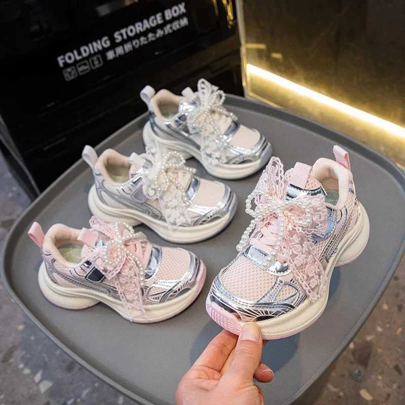 New girls childrens sports shoes bulky anti slip childrens princess shoes running version childrens leather cover sports shoes lace bow W250407