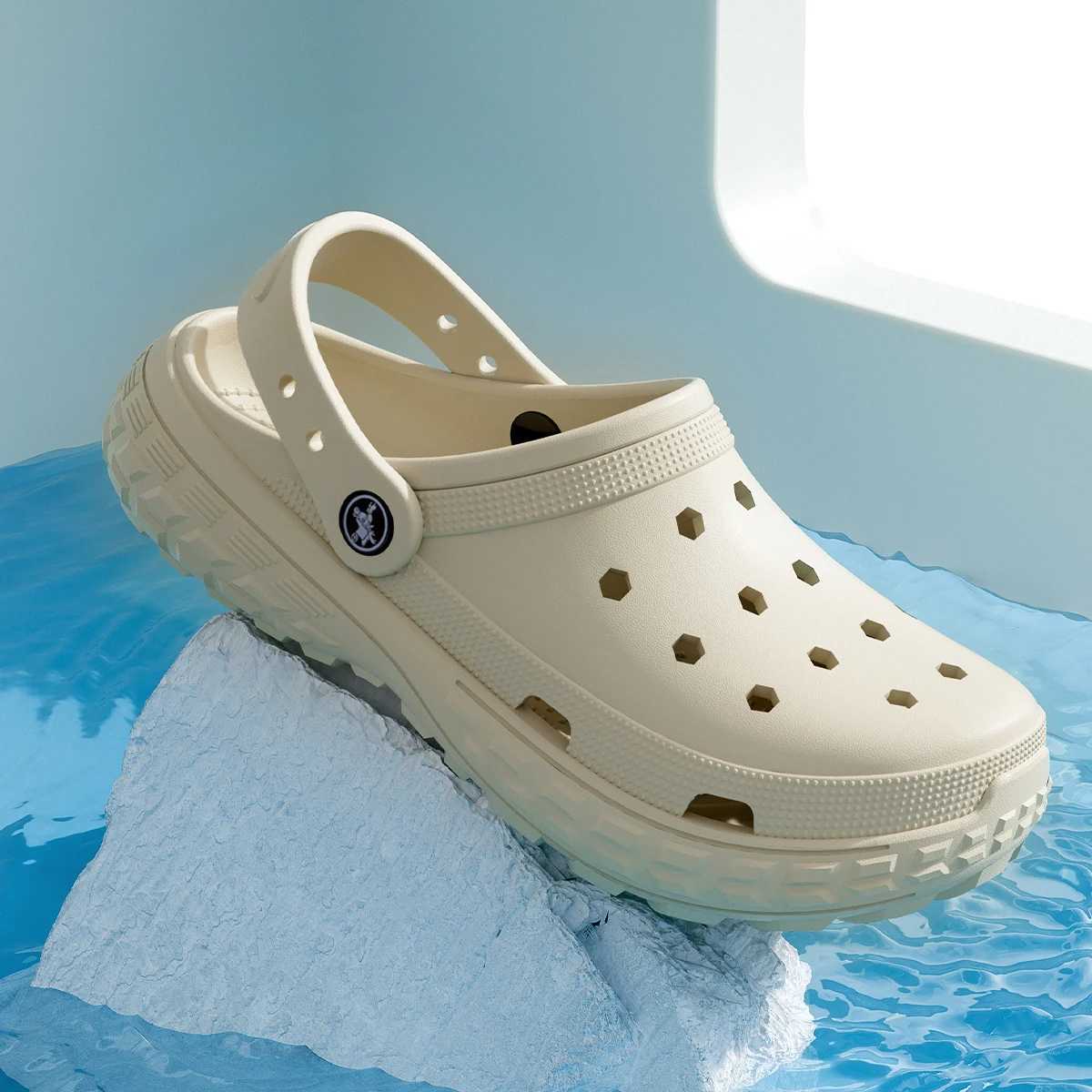 New Arrival Womens and mens hole shoes summer non slip outdoor sandals closed toe feel beach slider thick sole soft sole T250407