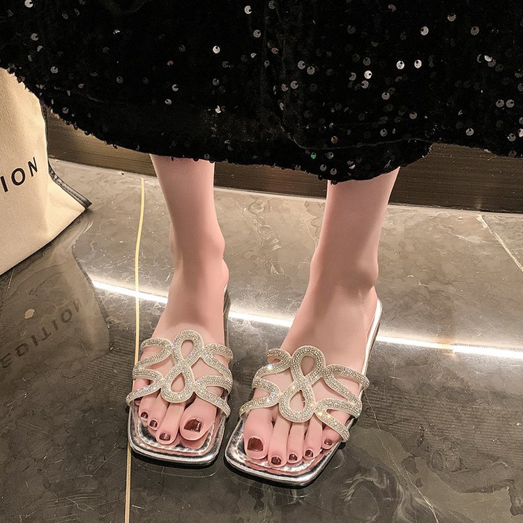 Women's 2025 summer new plus-size sandals outside to wear feet wide fat plus fat shoes flat slippers shoe size 35-42