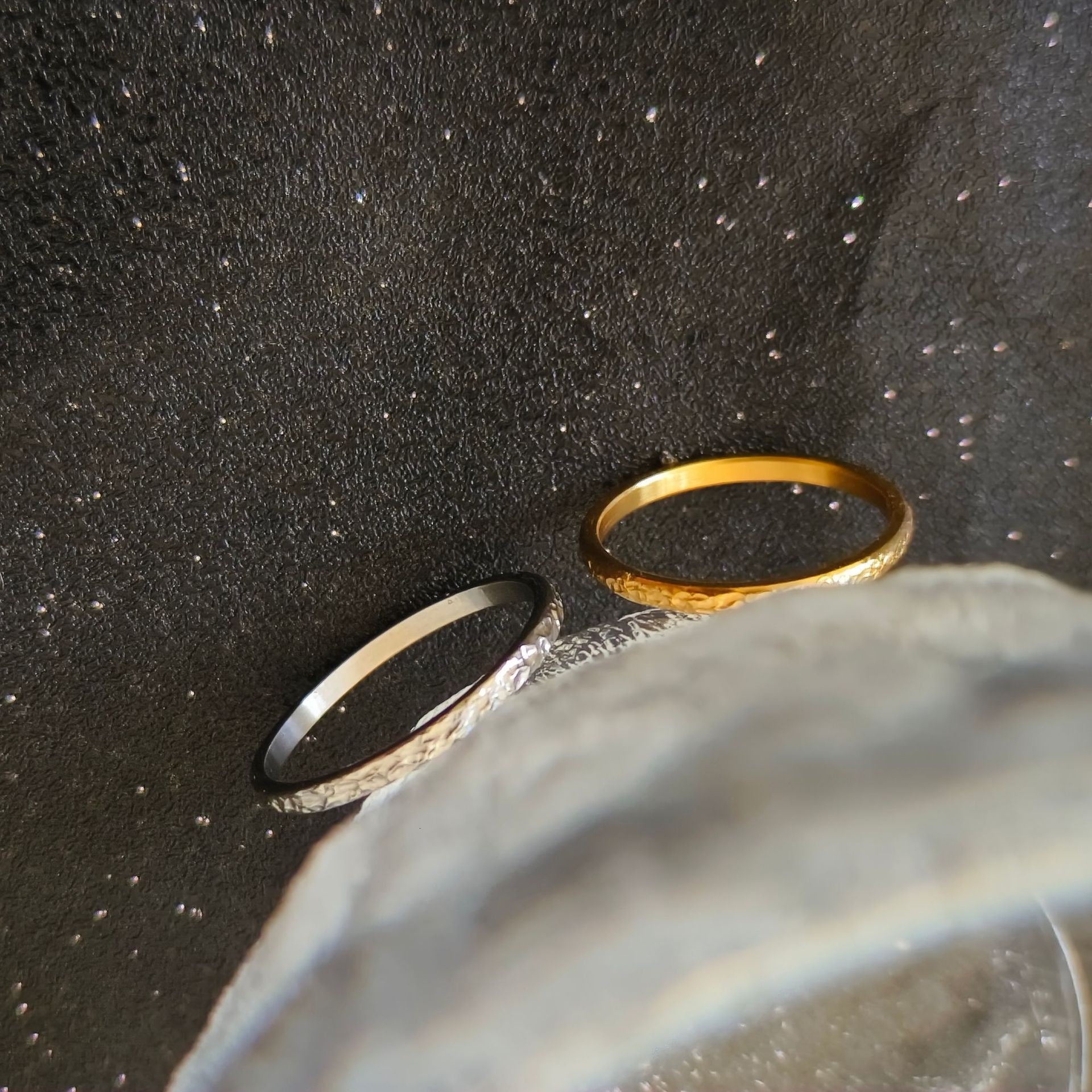 Top Source's new niche with irregular texture, concave convex and non fading ring give to friends