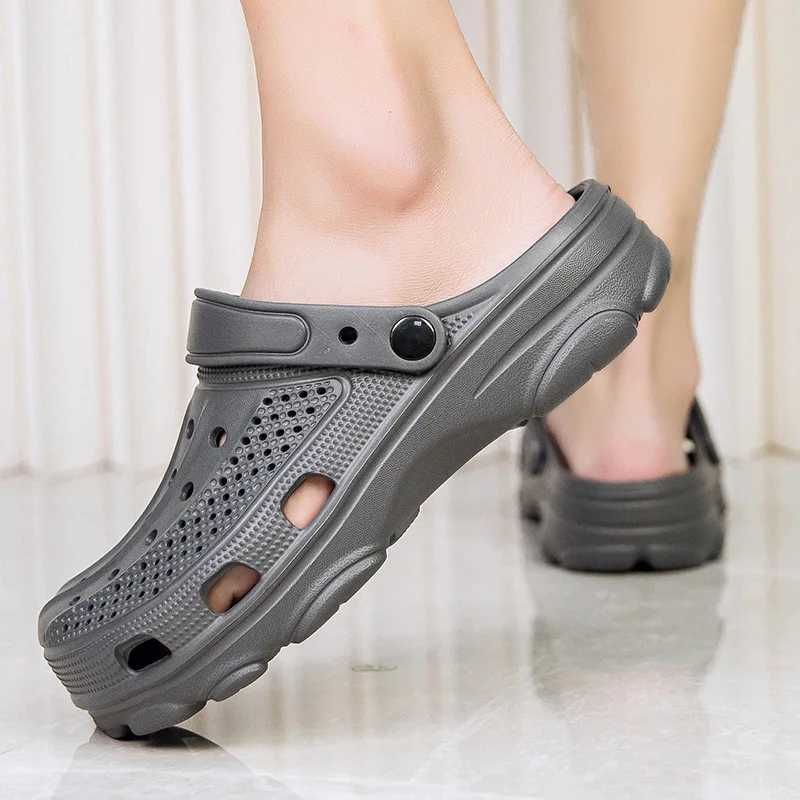 New Arrival Classic Mens Clogs Unisex Mens Garden Shoes Outdoor Soft Lipless Beach Sandals Mens Hole Shoes New EVA Breathable Smooth Shoes T250407