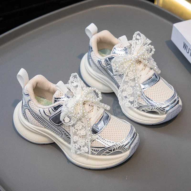 New girls childrens sports shoes bulky anti slip childrens princess shoes running version childrens leather cover sports shoes lace bow W250407
