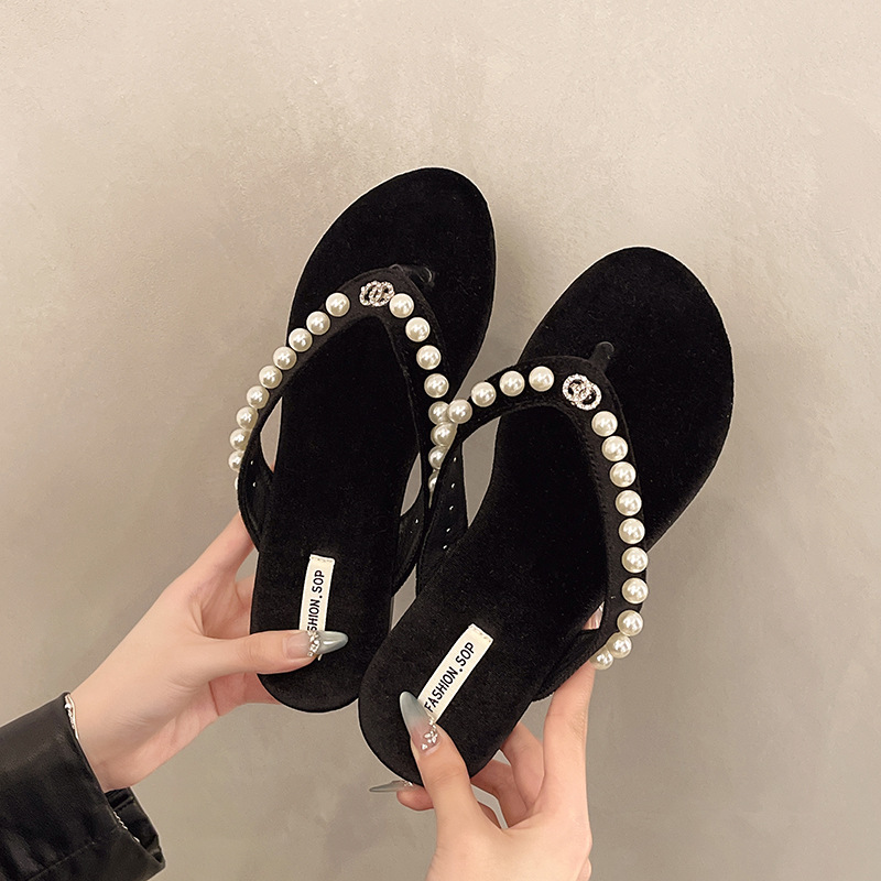 Ladies 2025 summer new leisure looking flat pearl flip-flops outdoor fashion everything sandals sandals on the beach sandals sandals