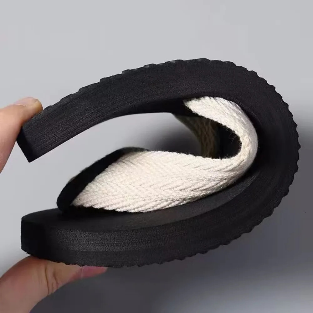 Mens Slippers Summer Trend Lightweight Flip Flops Man Minimalist Fashion Holiday Leisure Beach Slippers Men Chanclas Pantuflas 250408