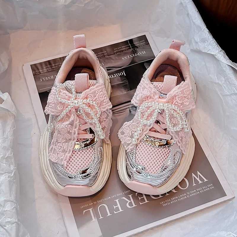 2022 Spring Fashion Childrens Sports Shoes Rheinstone Flash Childrens Outdoor Leisure Sports White Shoes Red Childrens and Girls Shoes W250407