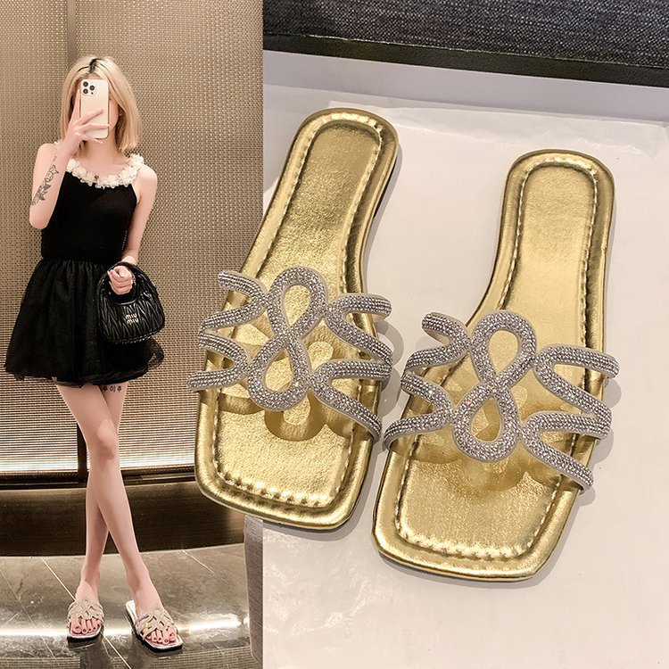 Women's 2025 summer new plus-size sandals outside to wear feet wide fat plus fat shoes flat slippers shoe size 35-42