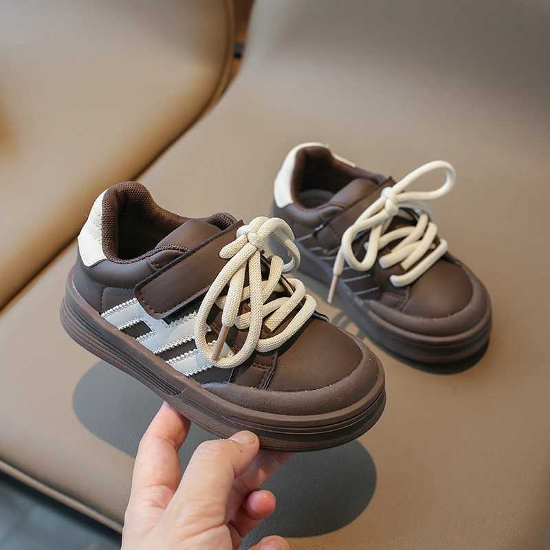 Childrens sports shoes breathable non slip and comfortable for young children lightweight hook and loop soft soled running and leisure shoes W250407