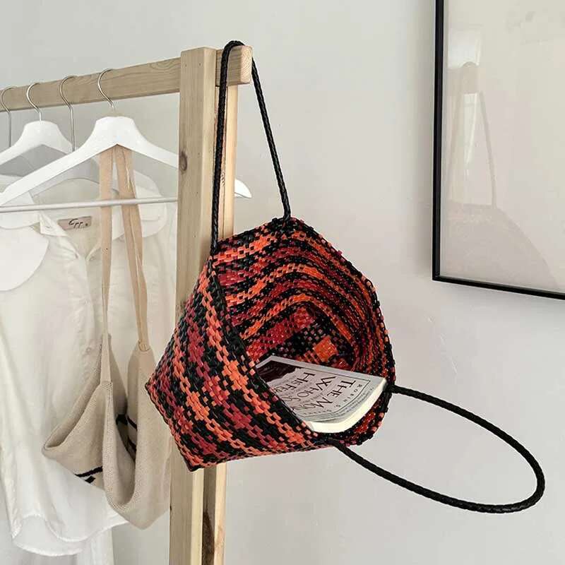 Free Shipping New Outdoor Women's Designer Bag Beach Vacation Woven Beach Bag Tote Bag Tote Bag Large Capacity Shoulder Bag Grid Vegetable Basket