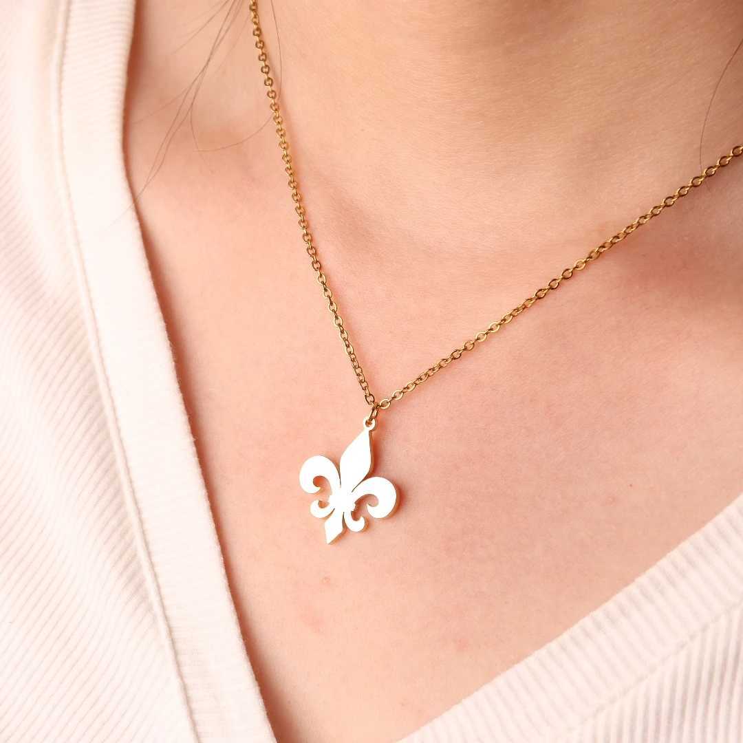 Stainless Steel Fleur De Lis Necklace Pendant Flower Lily Saint Nicholas Lotus Catholic French Royalty Necklace Women JewelryC250407