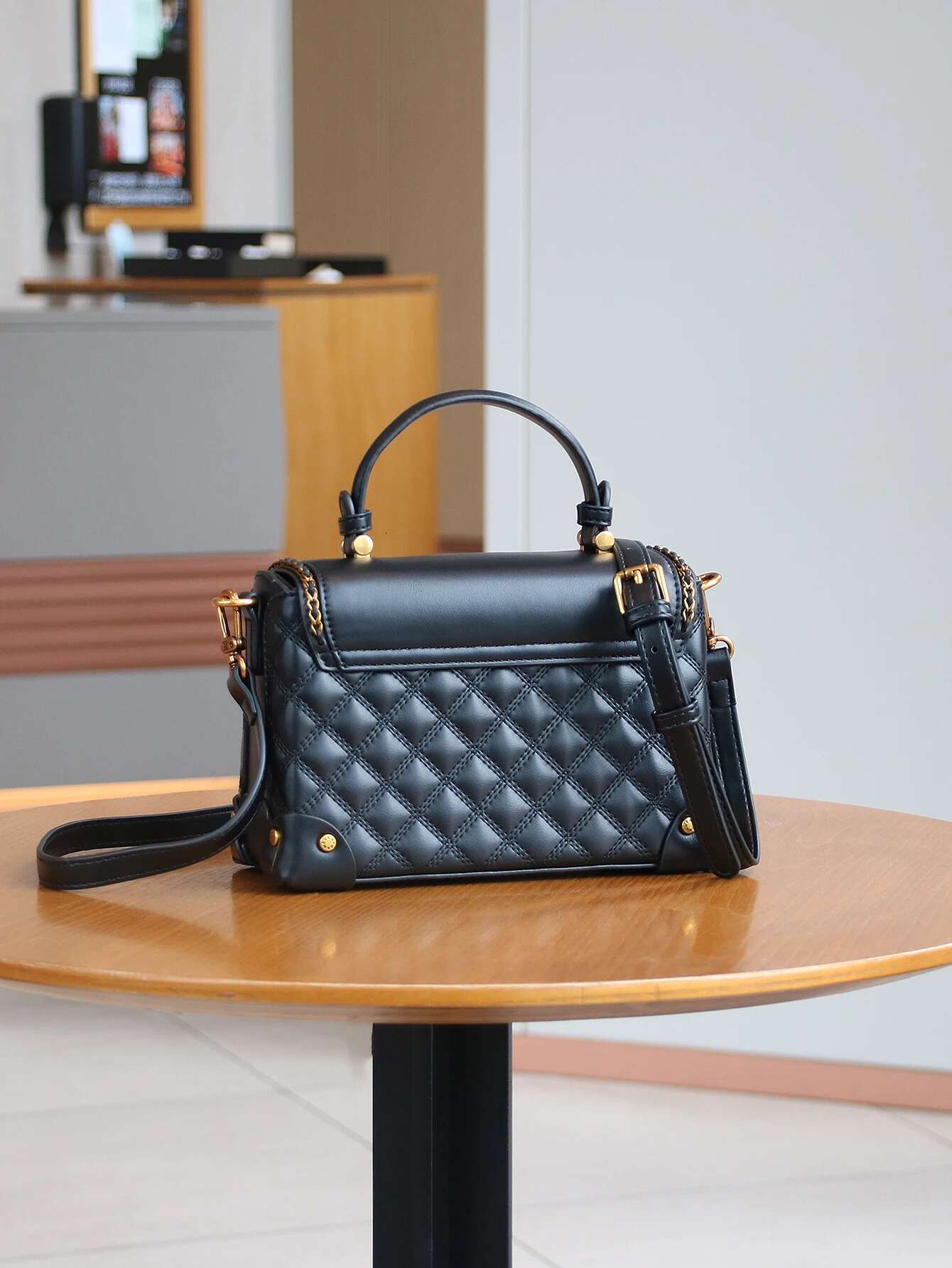 Fashion New 2025 Bag Light Temperament Versatile Commuter Women's Dia Embroidered Thread Handbag Lock Fashion